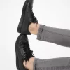 Buty sportowe ze skóry i logo Keating