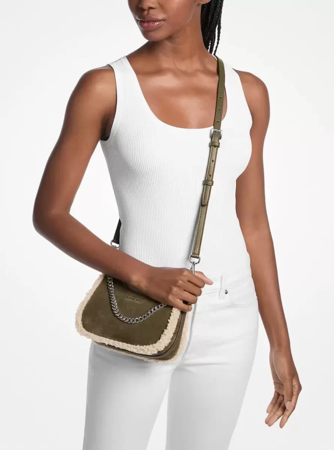 Jet Set Mała torebka typu crossbody z zamszu i imitacji skóry owczej Jet Set Mała torebka typu crossbody z zamszu i imitacji skóry owczej