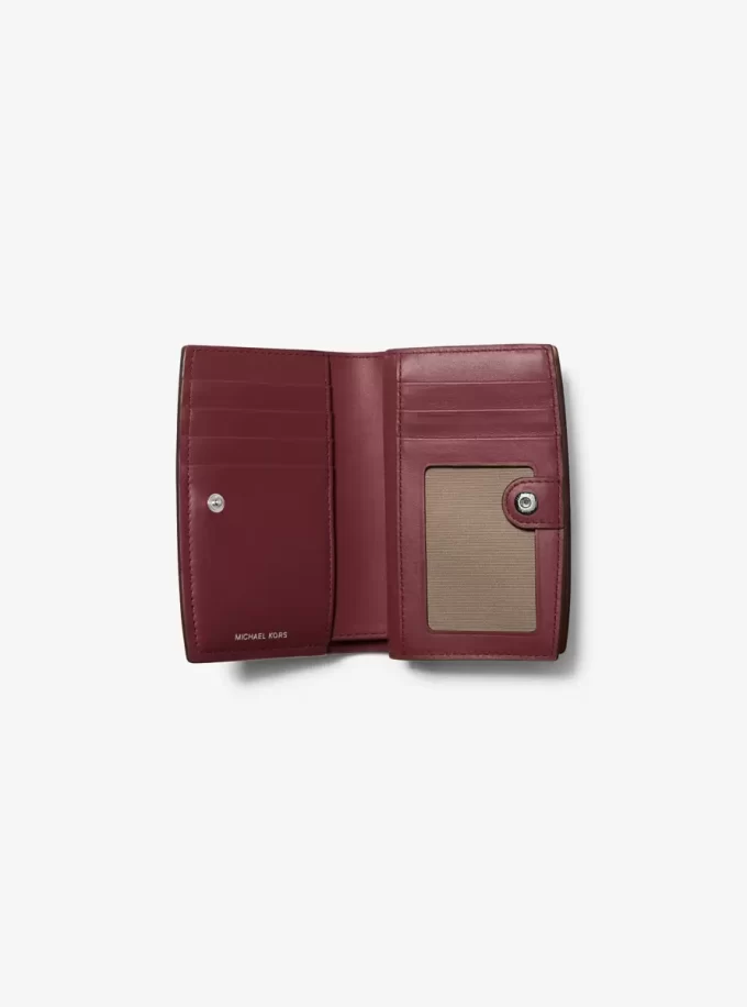 Portfel Bryant Medium Pebbled Leather Portfel Bryant Medium Pebbled Leather