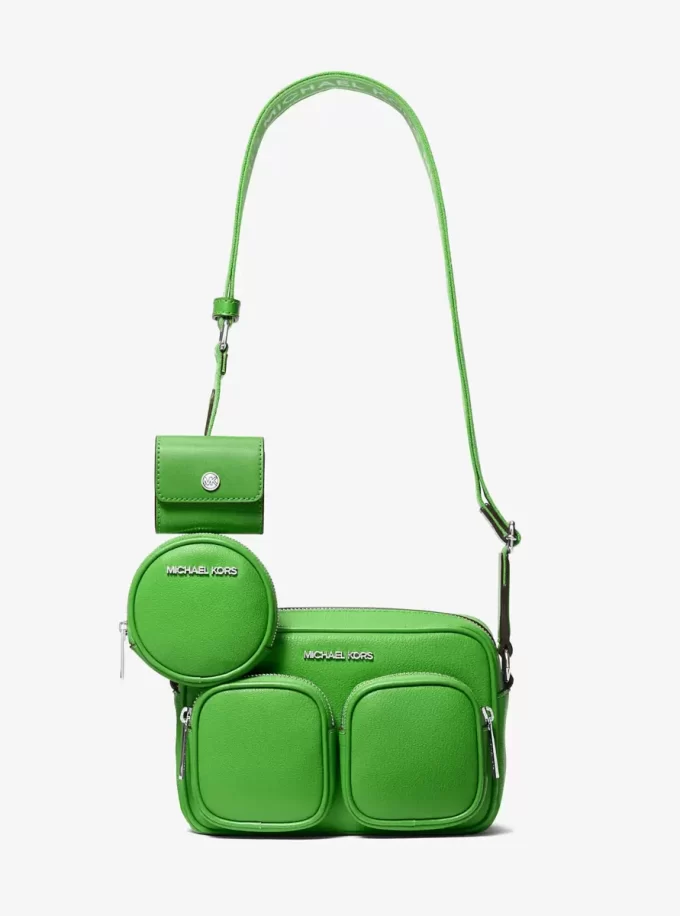 Średniej wielkości skórzana torba typu crossbody Jet Set z etui na Apple Airpods Pro® Średniej wielkości skórzana torba typu crossbody Jet Set z etui na Apple Airpods Pro®