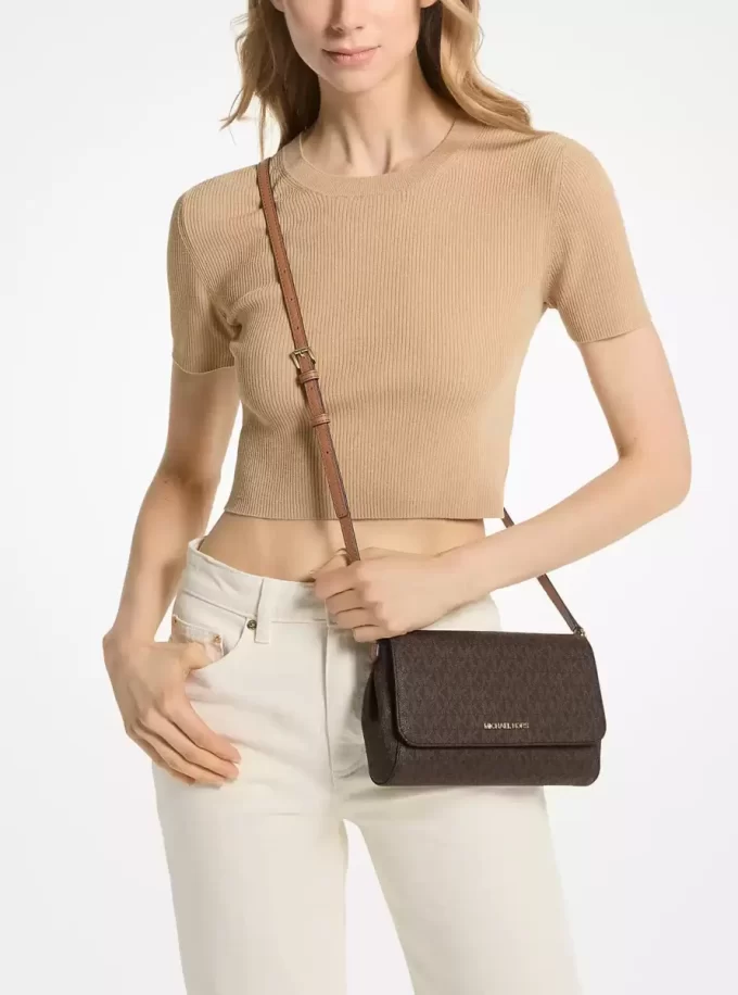 Średniej wielkości torba typu crossbody z logo Średniej wielkości torba typu crossbody z logo