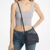 Średniej wielkości torba typu crossbody z logo Signature Średniej wielkości torba typu crossbody z logo Signature