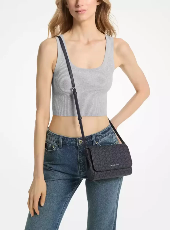 Średniej wielkości torba typu crossbody z logo Signature Średniej wielkości torba typu crossbody z logo Signature
