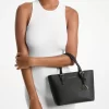 Torba podróżna Jet Set Travel Extra-Small ze skóry saffiano z zamkiem błyskawicznym od góry Torba podróżna Jet Set Travel Extra-Small ze skóry saffiano z zamkiem błyskawicznym od góry